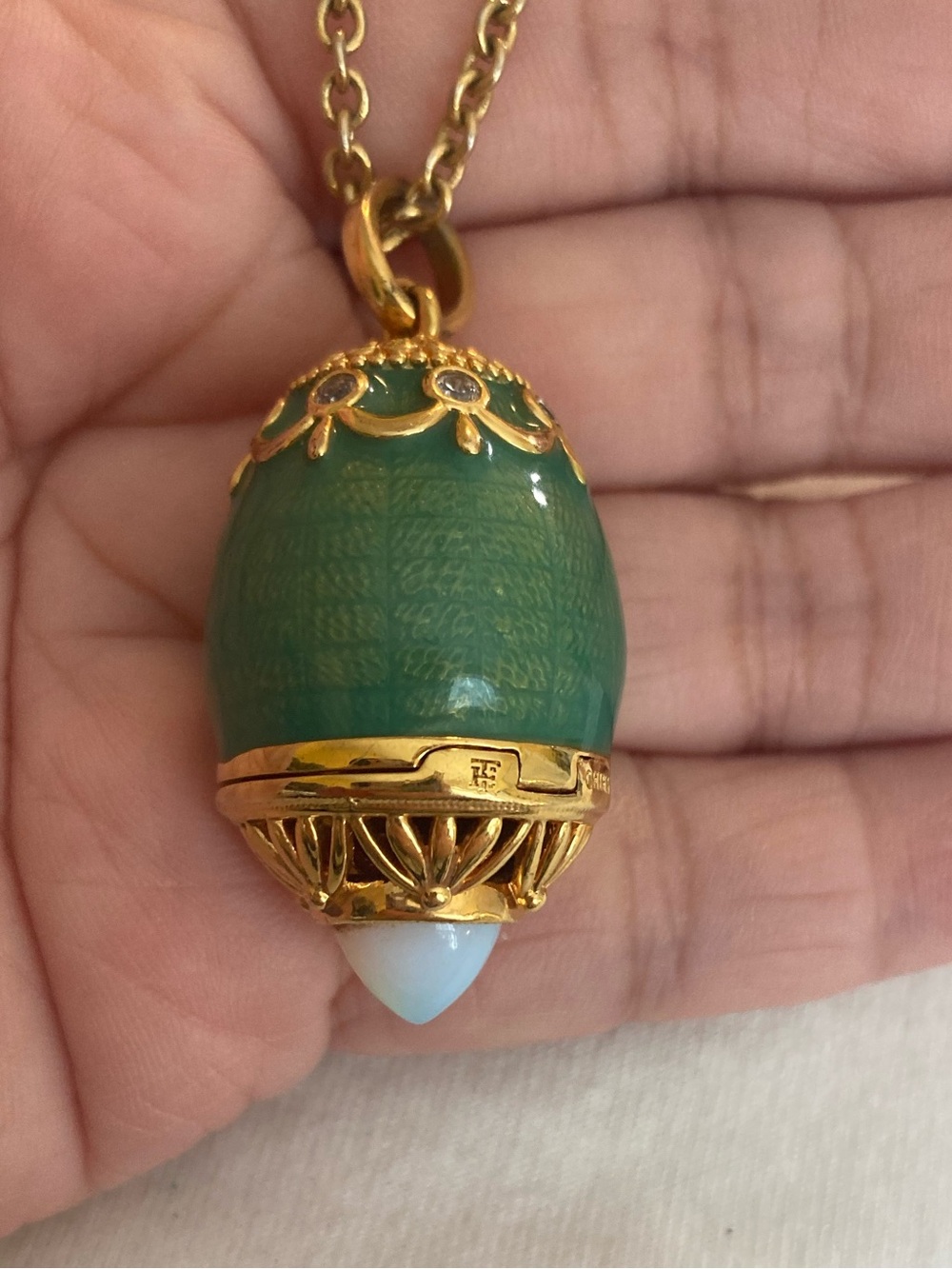 Elizabeth Taylor for Avon Vintage Faberge’ Egg Pendant Necklace Locket Keepsake